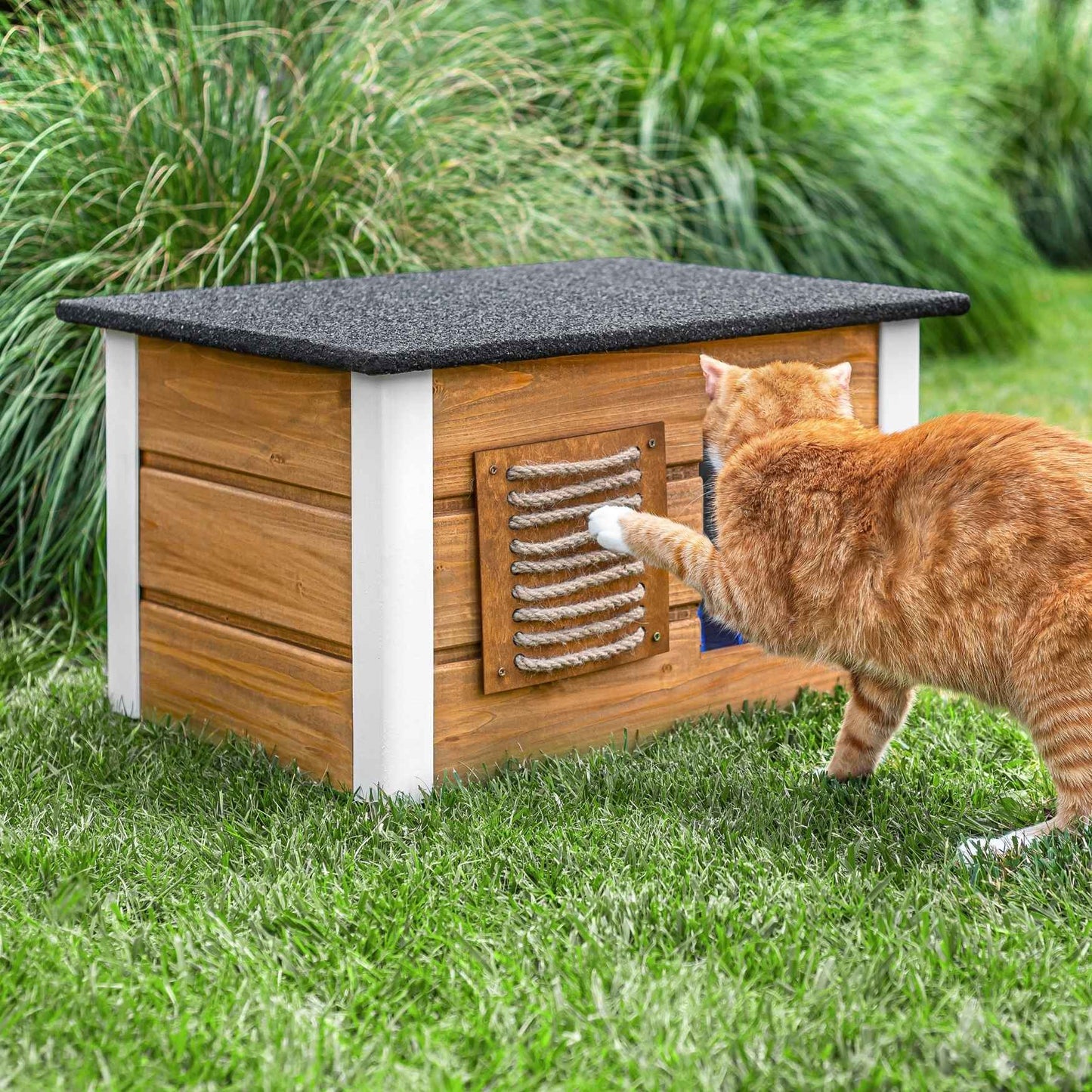 Insulated Outdoor Cat House with Waterproof Openable Roof